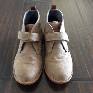 Tommy Hilfiger Kids Chukkas size 12